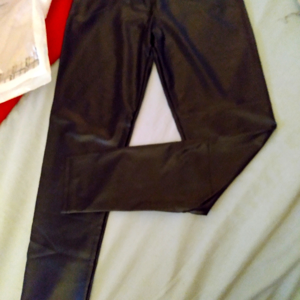 Leather Leggings ( fake Leather )